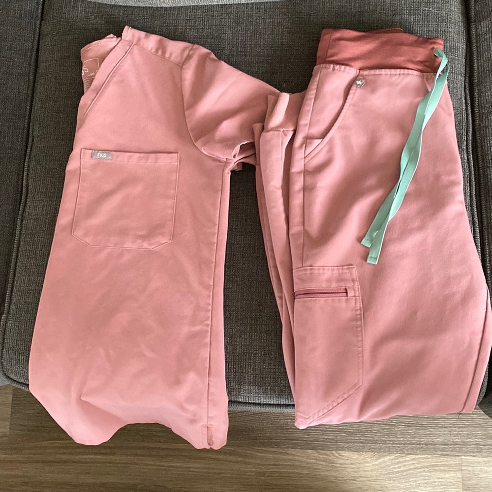 Figs mauve set! Top XS and jogger bottoms S with blue/green waist tie